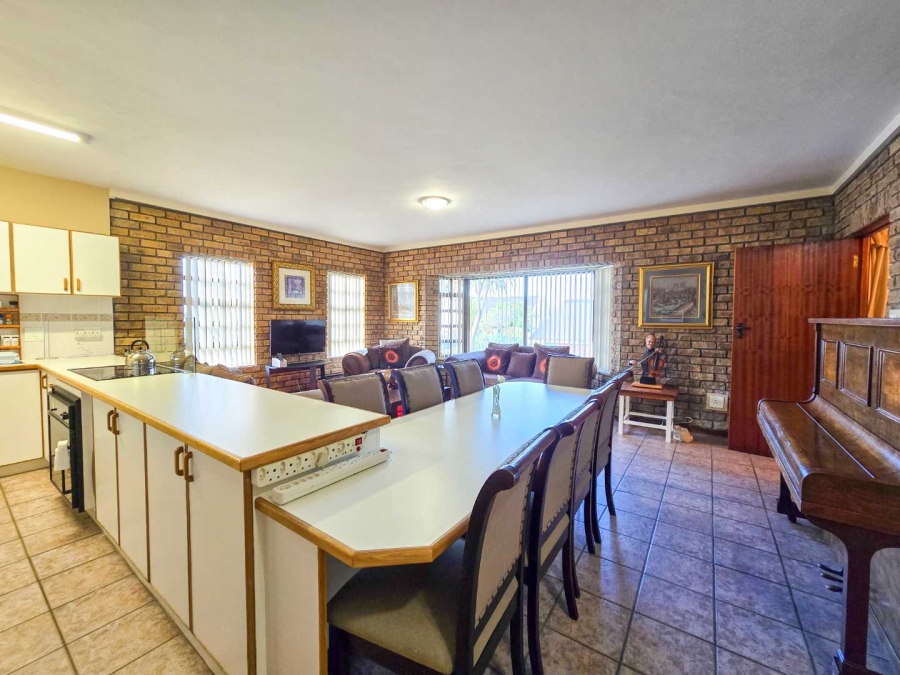 5 Bedroom Property for Sale in Stilbaai Wes Western Cape